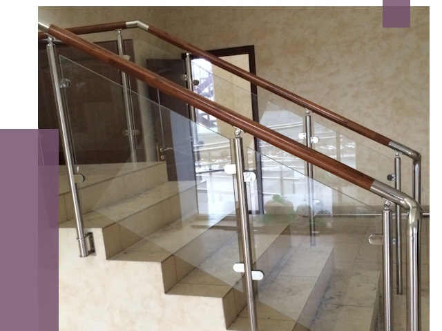 Комбинированные перила из металла и дерева в Усинске