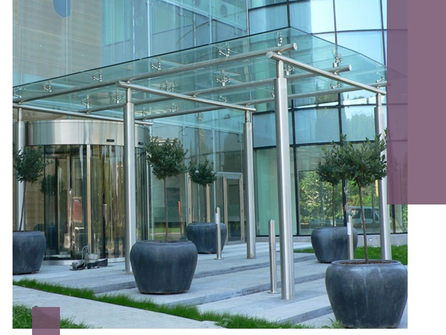 Навесы из стекла на заказ в Усинске — монтаж и установка