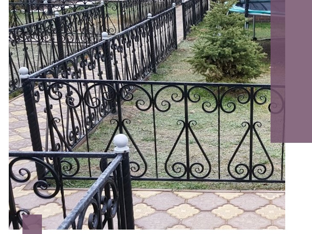 Кованые газонные ограждения под ключ в Усинске
